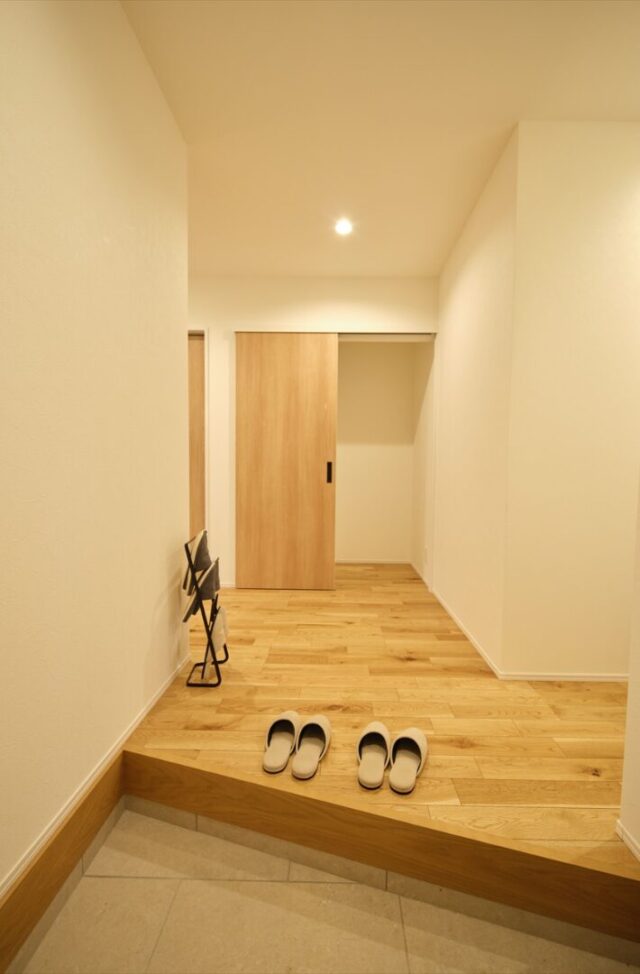 筑前モデルハウス「あたたかみに包まれるカフェ風のお家」(朝倉郡) - リブワーク - 玄関・内観