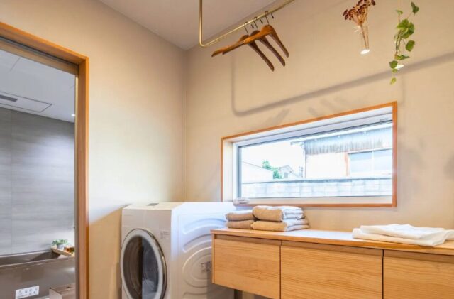 小倉南区上葛原「土間ラウンジを設けた開放感あふれる35坪のL字型平屋 然(ゼン) 」(北九州市) - 悠悠ホーム - ランドリールーム