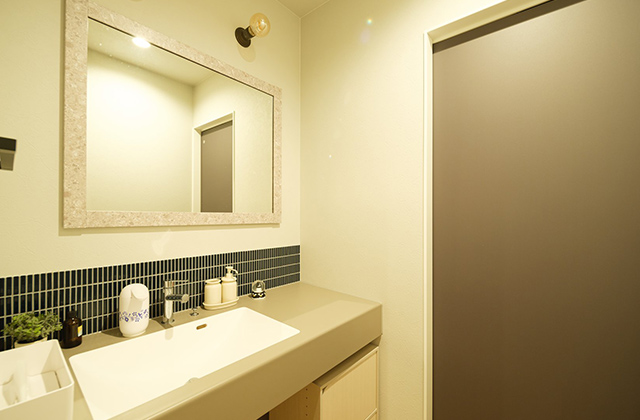 洗面所 - ink 佐賀店_B棟「プライベート中庭を楽しむヴィンテージモダン邸宅」(佐賀市) - リブワーク