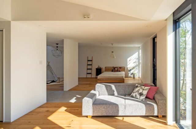 小城モデルハウス「開放的で明るい平屋」(小城市) - 大園建設 - リビング・寝室