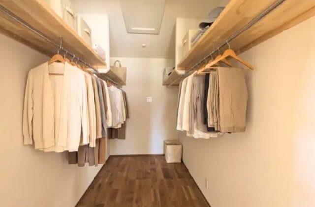 木の温かみあふれる化粧梁と木の格子ロフトが魅力的な平屋 - 悠悠ホーム - 収納