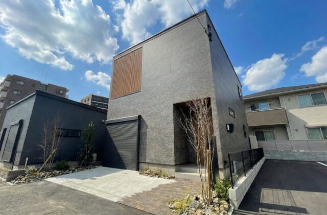 愛車と愛猫と心地よく暮らす洗練された機能美の邸宅 - アビハウス - 外観