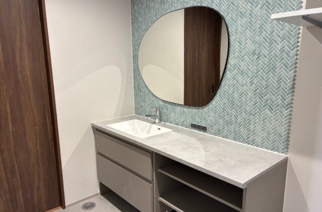 愛車と愛猫と心地よく暮らす洗練された機能美の邸宅 - アビハウス - 洗面スペース