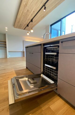 家事ラク時短動線と愛猫との快適な暮らしを叶えた開放感あふれる2階建て - アビハウス - キッチン設備