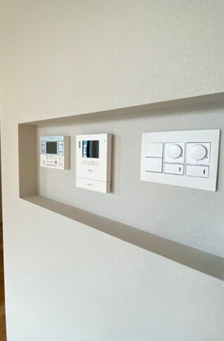家事ラク時短動線と愛猫との快適な暮らしを叶えた開放感あふれる2階建て - アビハウス - ニッチ