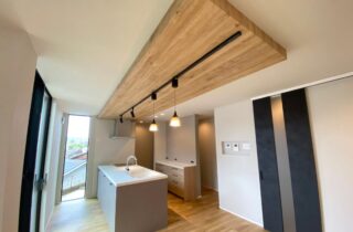 家事ラク時短動線と愛猫との快適な暮らしを叶えた開放感あふれる2階建て - アビハウス - キッチン