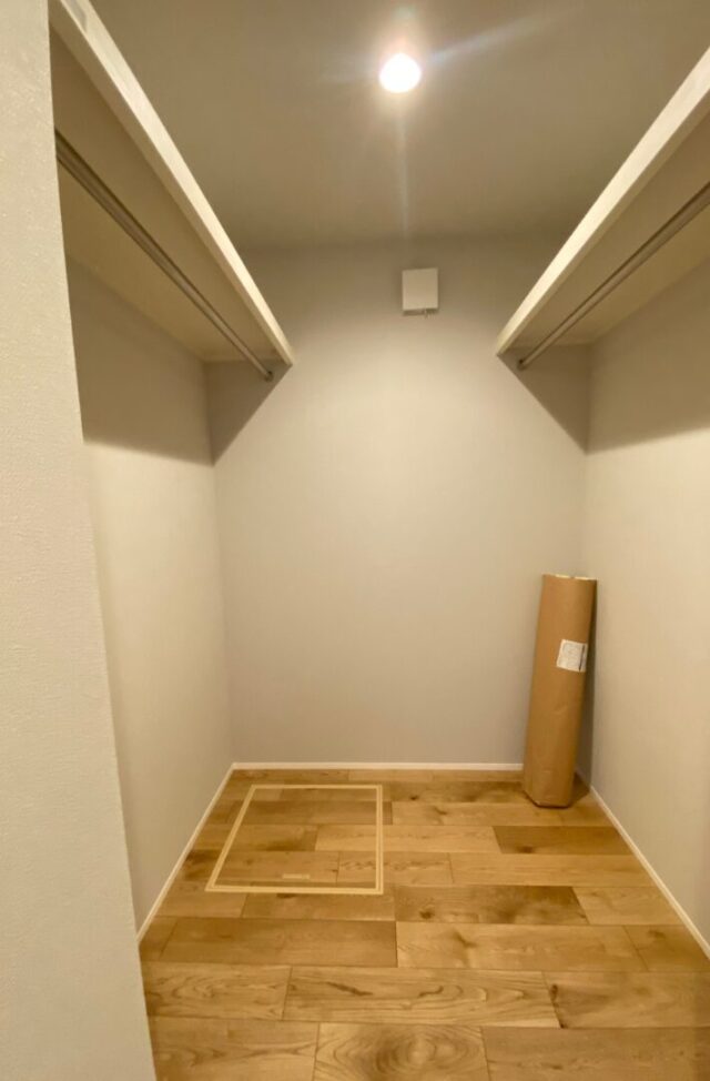 家事ラク時短動線と愛猫との快適な暮らしを叶えた開放感あふれる2階建て - アビハウス - WIC