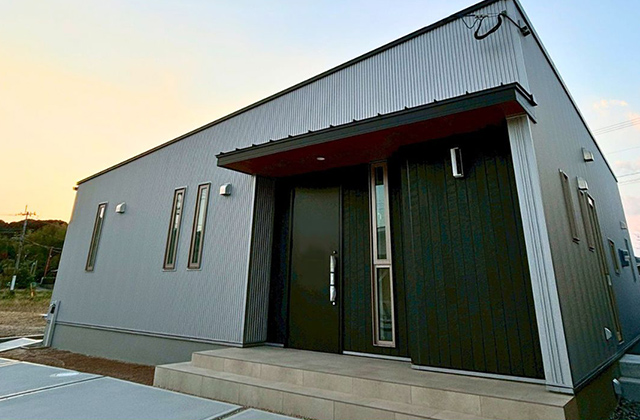 平屋STAGE. 「18帖の大空間LDKを中心とした理想の平屋」(遠賀郡岡垣町) - アビハウス