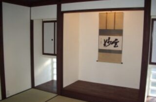 深い軒と縁側に日本の伝統美が宿る純和風の平屋 - 心笑 - 和室