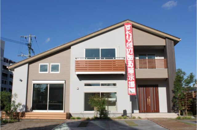 「リビング階段に並列したすべり台のある家」（北九州市小倉南区）