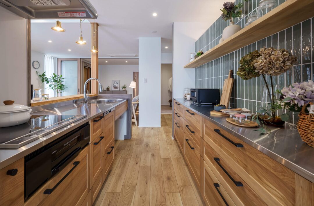 久留米市山本町にて「木・真鍮・モルタルをいかした 心落ち着くカフェ風2階建て『Laiton』」の実例見学会【12/14,15】