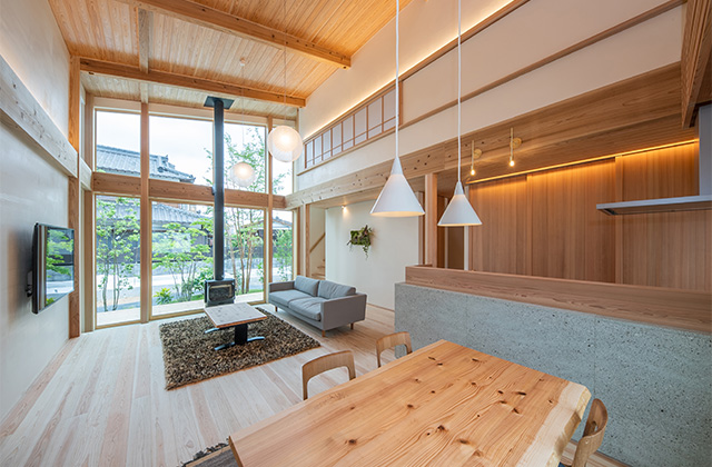 筑紫野市原田にて「小国杉や漆喰など細部にわたって自然素材を使用したてまひまの家」のモデルハウス見学会
