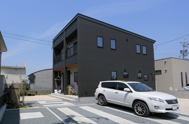 外観 - アリスト - インダストリアル×ヴィンテージが調和した吹き抜けのある2階建て