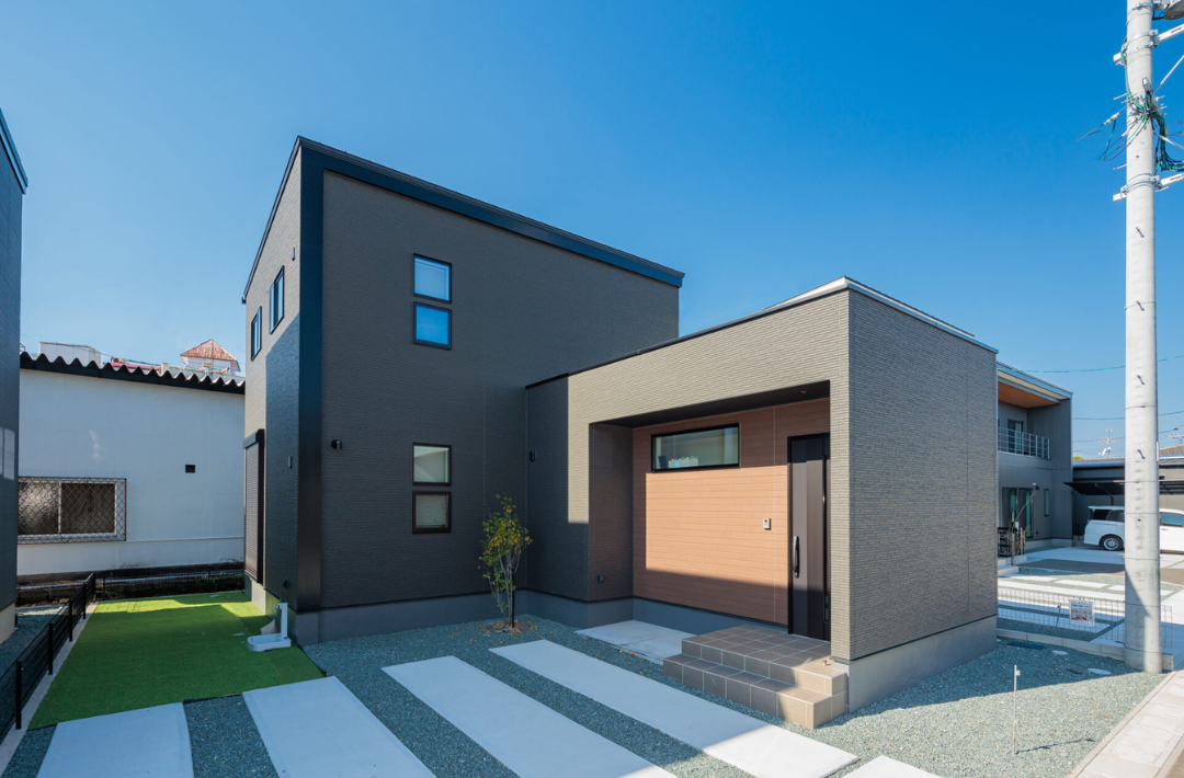 「毎日の暮らしを楽しくする、段下がりのセカンドリビングがある家」（熊本市南区八幡）