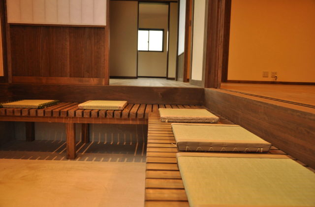 式台 - アリスト - 木の奥深い風情に包まれる和モダンな平屋