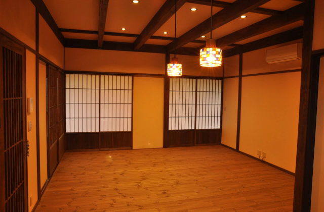 部屋 - アリスト - 木の奥深い風情に包まれる和モダンな平屋