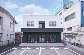 外観・外構 - アリスト - モノトーンを基調としたアパルトマンスタイルの店舗兼住宅