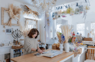 店舗作業台 - アリスト - 白を基調としたフェミニン×エレガントな店舗併用住宅