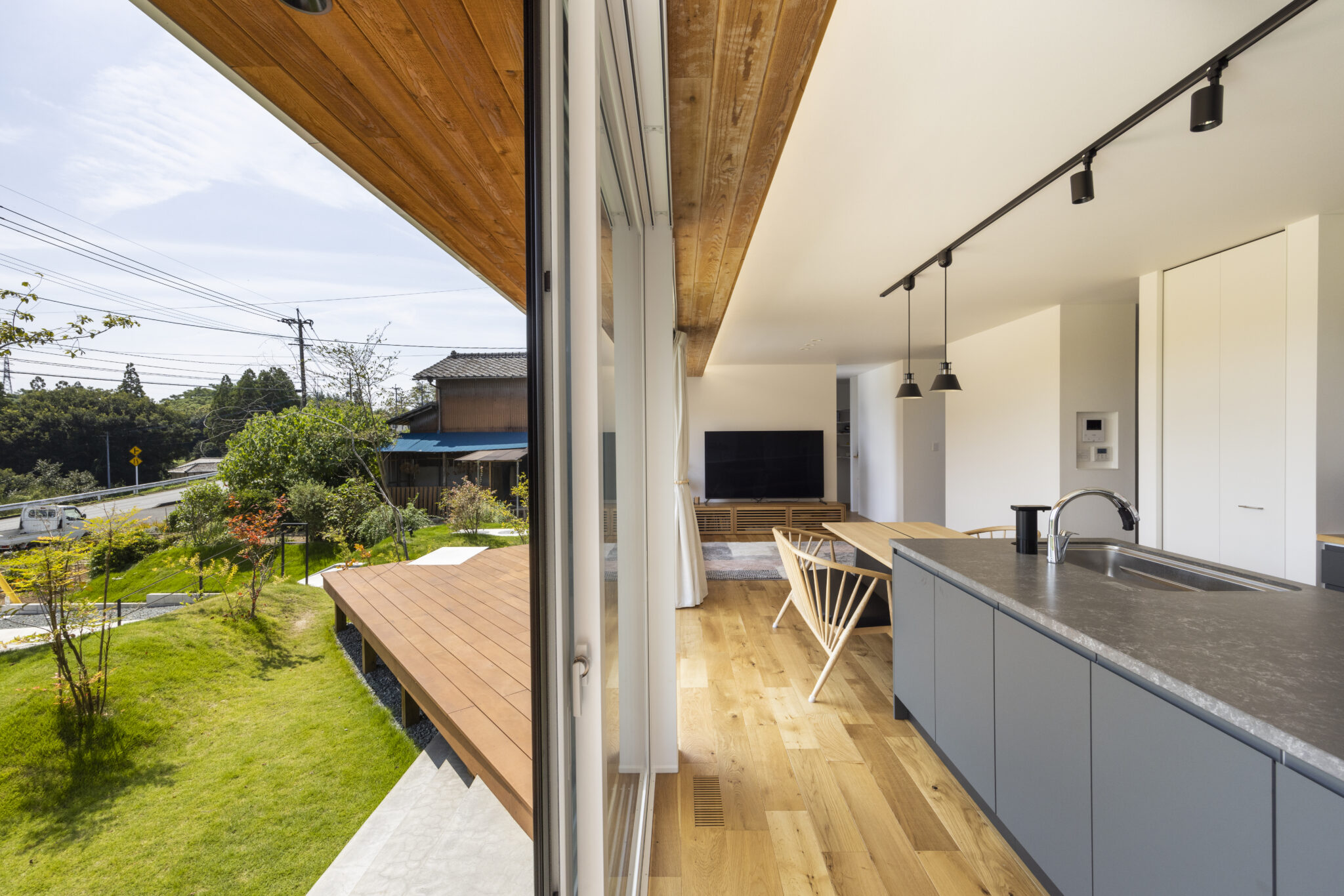 バウハウス. 建物と庭を切り離さずトータルでデザイン