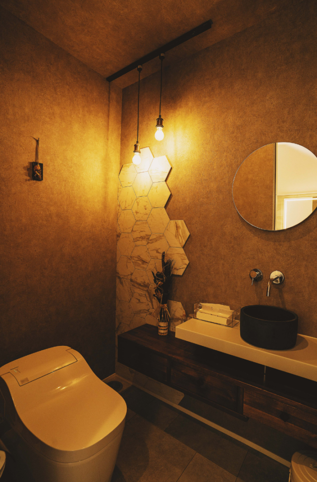 多様な居場所を楽しむ大人モダンでラグジュアリーな住まい - ファンライフ - トイレ