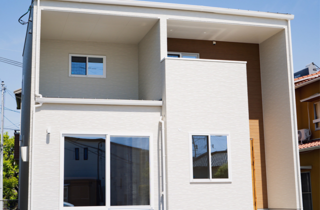 4つのキューブが魅せる立体的な外観と木の温もりに包まれるナチュラルな2階建て - ファンライフ - 外観