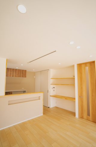 4つのキューブが魅せる立体的な外観と木の温もりに包まれるナチュラルな2階建て - ファンライフ - キッチン・趣味スペース