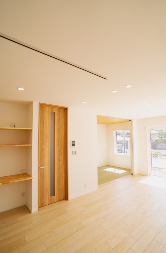 4つのキューブが魅せる立体的な外観と木の温もりに包まれるナチュラルな2階建て - ファンライフ - LDK・和室