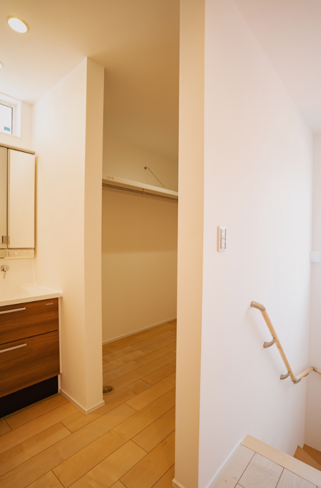 4つのキューブが魅せる立体的な外観と木の温もりに包まれるナチュラルな2階建て - ファンライフ - WIC