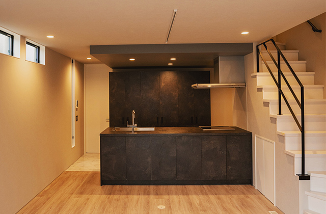 土地の奥行きを活かしたラグジュアリーな2階建て - ファンライフ