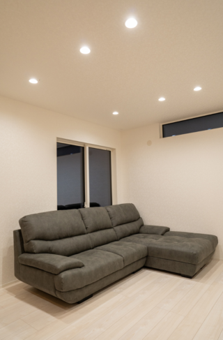 37坪で叶えたシンプルモダンな完全分離型二世帯住宅 - ファンライフ - リビング1