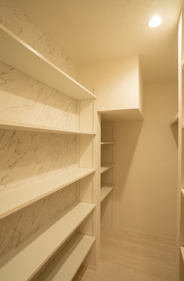 37坪で叶えたシンプルモダンな完全分離型二世帯住宅 - ファンライフ - ファミリークローゼット