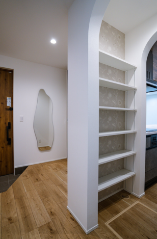 木の柱と格子が魅せる28坪で広がりを叶えた高機能住宅 - ファンライフ - 玄関・パントリー