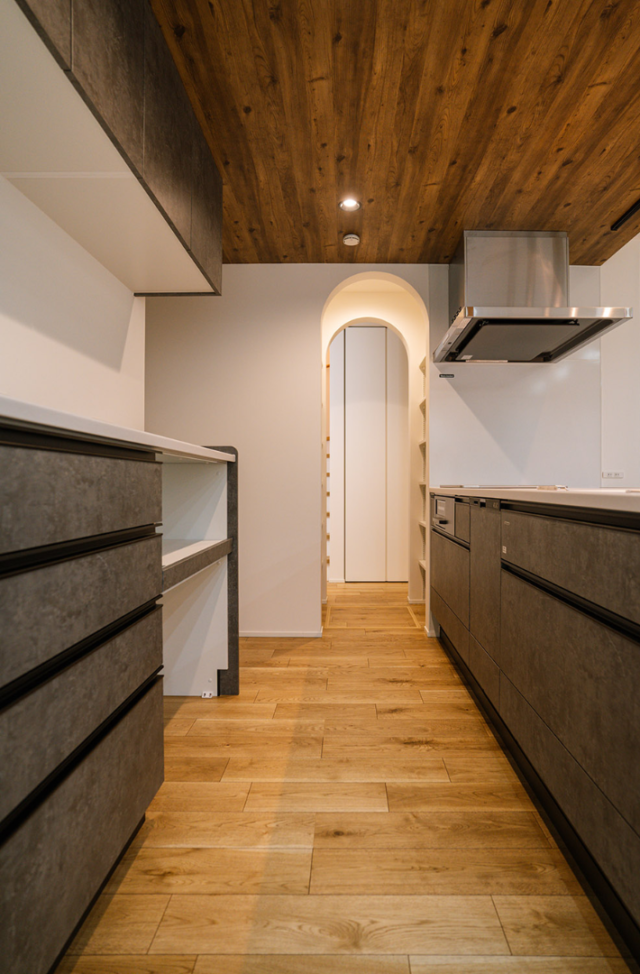 木の柱と格子が魅せる28坪で広がりを叶えた高機能住宅 - ファンライフ - キッチン