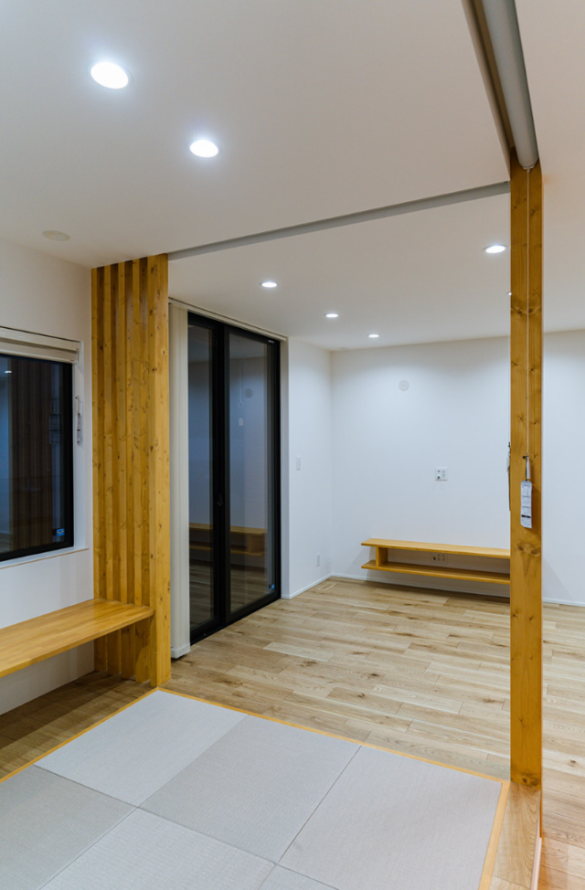 木の柱と格子が魅せる28坪で広がりを叶えた高機能住宅 - ファンライフ - リビング・和室