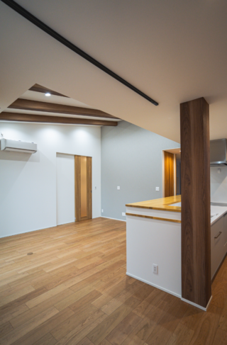 29坪に趣味と機能を凝縮したバイクガレージハウス - ファンライフ - LDK