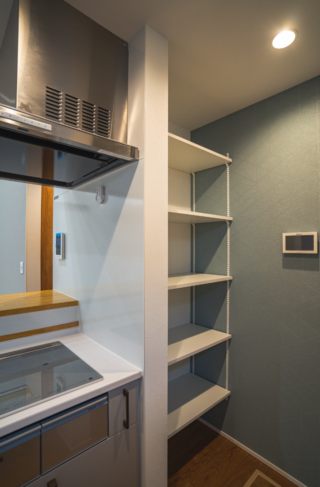 29坪に趣味と機能を凝縮したバイクガレージハウス - ファンライフ - パントリー