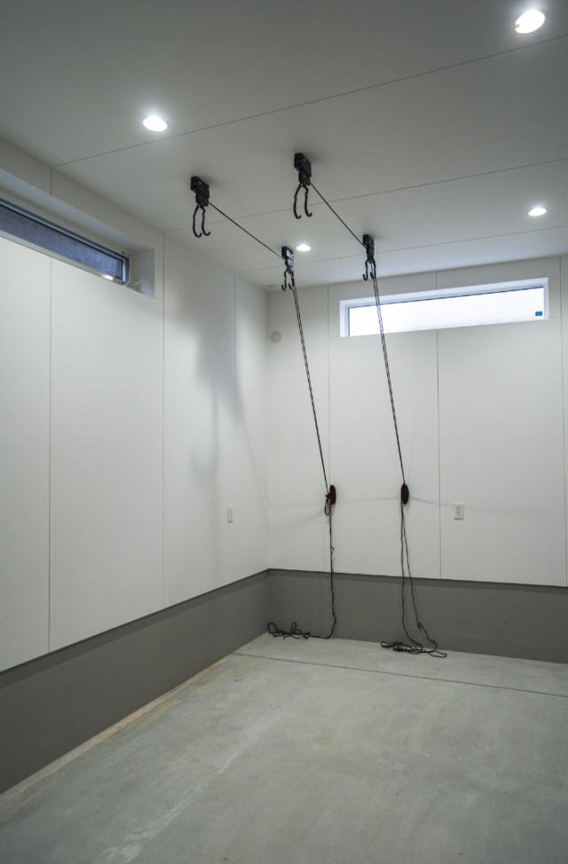 29坪に趣味と機能を凝縮したバイクガレージハウス - ファンライフ - ガレージ