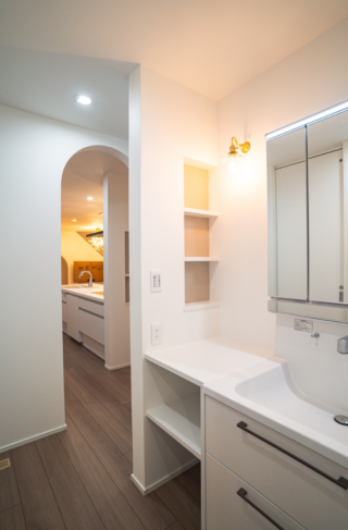 36坪に家族6人の快適を凝縮した収納上手で家事ラクな2階建て - ファンライフ - 洗面スペース