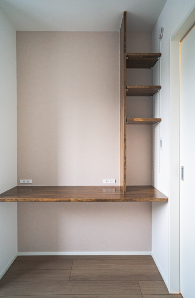 36坪に家族6人の快適を凝縮した収納上手で家事ラクな2階建て - ファンライフ - 洋室