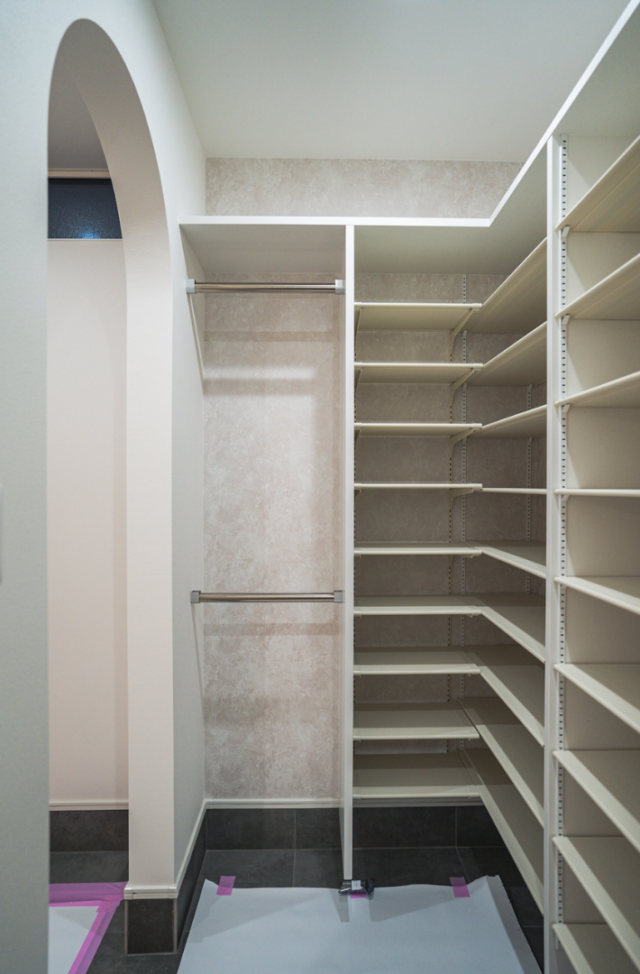 36坪に家族6人の快適を凝縮した収納上手で家事ラクな2階建て - ファンライフ - 玄関収納