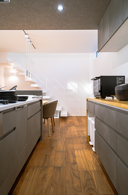 キッチン - 宿泊体験型モデルハウス『そのうち』「4つの高性能と優雅なバルコニーが彩る2階建て」(上益城郡御船町) - ファンライフ