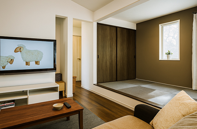 和室 - 熊本展示場 平屋モデルハウス「勾配天井がもたらす開放感と木のぬくもりに包まれる平屋」(熊本市) - 国分ハウジング