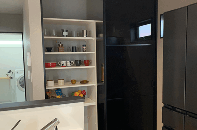 八代展示場 平屋モデルハウス「大人な雰囲気漂うシックな平屋」 - 国分ハウジング - キッチン