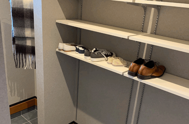八代展示場 平屋モデルハウス「大人な雰囲気漂うシックな平屋」 - 国分ハウジング - シューズクローク