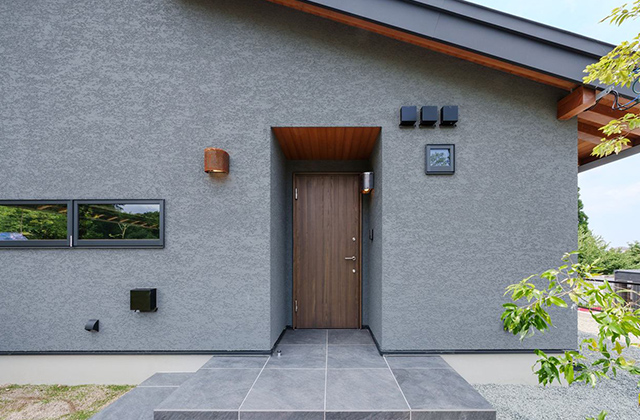 玄関 - 熊本阿蘇西原 LIVELY VILLA Noki「柱のない大空間リビングのリゾートライクなモダン平屋」(阿蘇郡) - リブワーク
