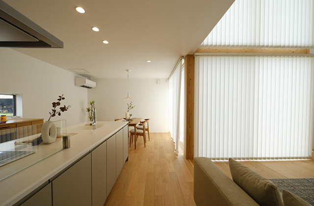 LDK - BELLE MAISON DAYS house 熊本モデルハウス「視線が抜ける吹き抜けと木目のリビング階段の家」(合志市) - リブワーク