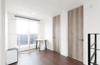 ダークカラーの外観と開放的なLDKが魅力のスタイリッシュなペット共生住宅 - リブワーク - フリースペース