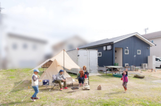 ダウンフロアとスキップフロアのあるカラフルで個性が光る多機能な平屋 - リブワーク - 外構