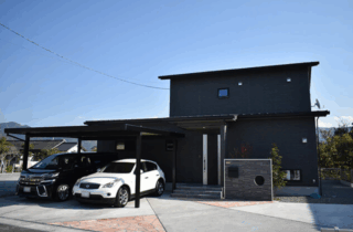 かっこいい×かわいいが融合する重厚な外観のお家 - リブワーク - 外観