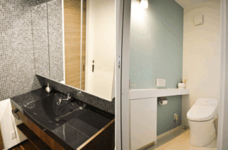 かっこいい×かわいいが融合する重厚な外観のお家 - リブワーク - 水回り